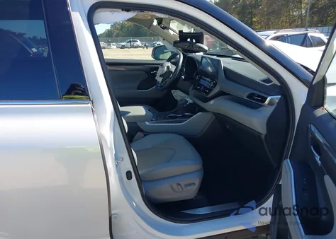 2022 Toyota Highlander Platinum z USA, uszkodzony, nr VIN 5TDFZRAH8NS112994